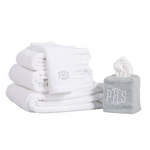 https://www.initiallylondon.com/cdn/shop/products/monogrammed-leighton-bath-towels-310418_580x.jpg?v=1688458640